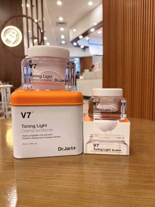 Kem Dưỡng Trắng Da V7 Hàn Quốc Toning Light 